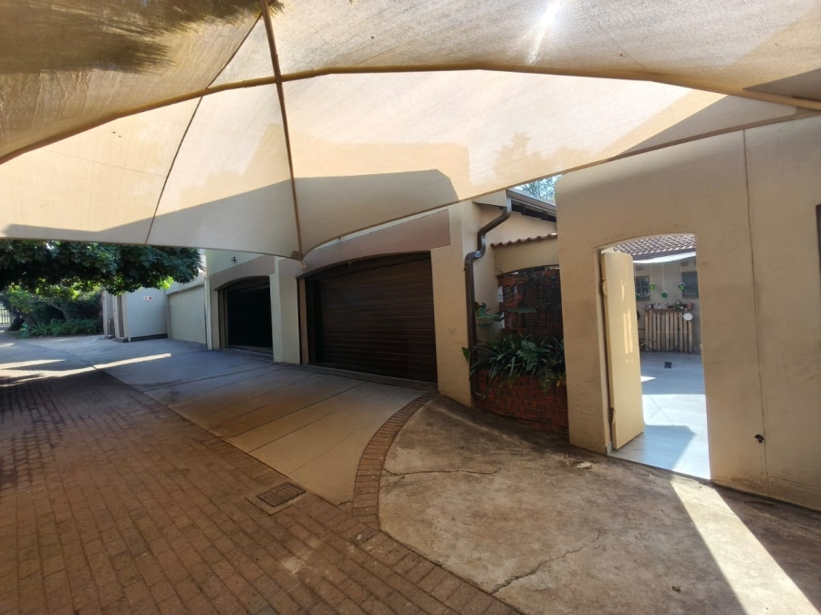 3 Bedroom Property for Sale in Safari Gardens North West